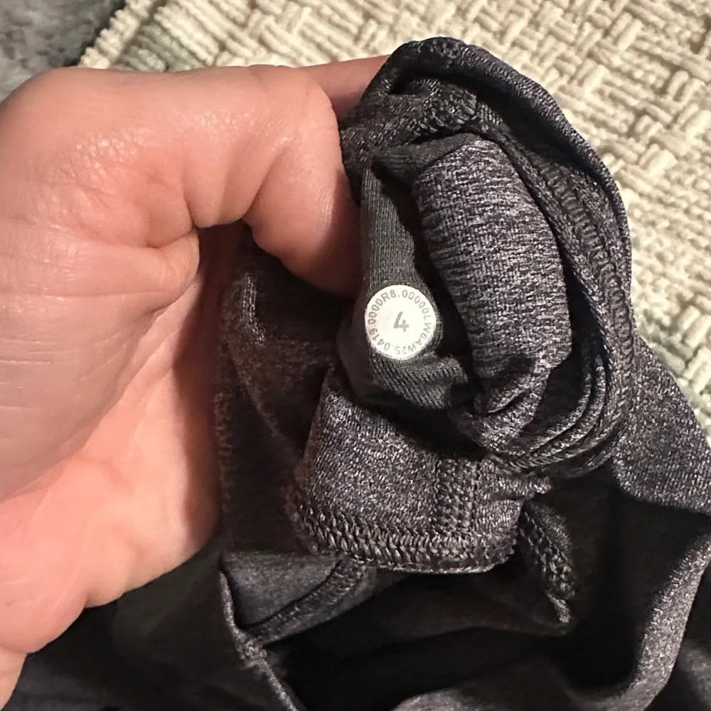 Women’s lululemon gray cropped leggings